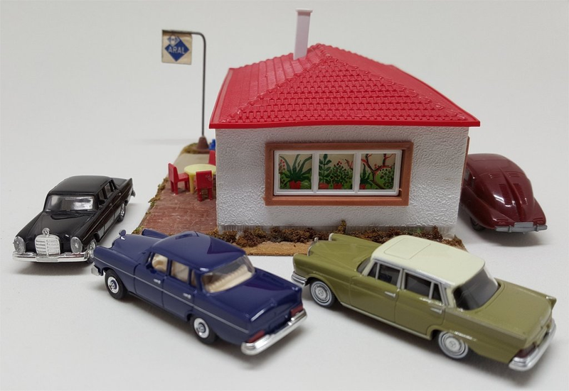 Illustration for article titled Surprise Saturday - HO Scale Aral Station
